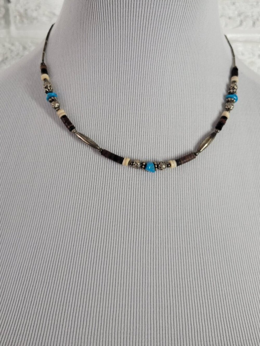 Vintage Southwestern Boho Tribal Silver Tone Necklace Blue Heishi Beads 19" N18E